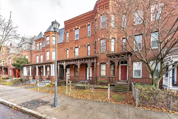 Holyoke, MA 01040,346 - 350 Maple