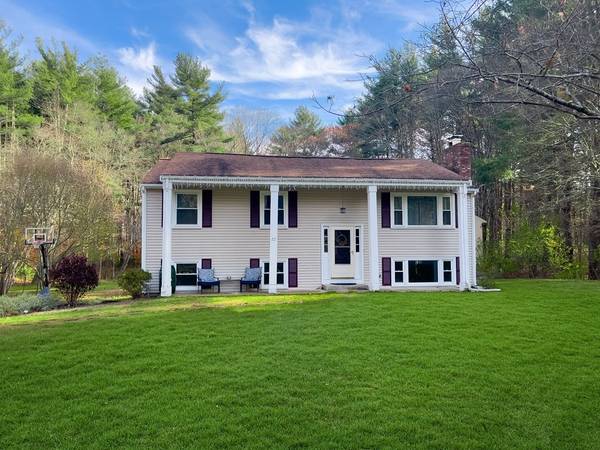 22 Puddingstone Lane, Medway, MA 02053