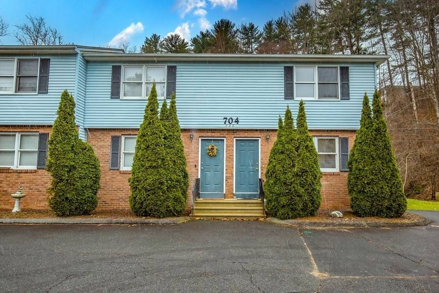 704 Russell Rd #D, Westfield, MA 01085