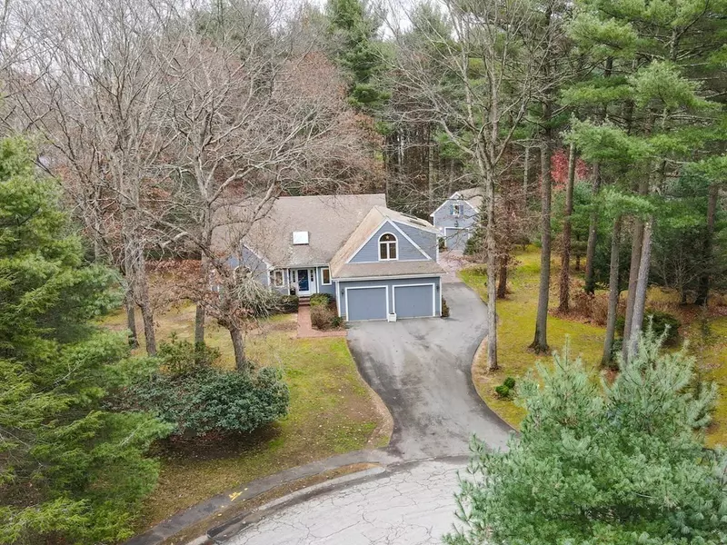 26 Carriage House Ln, Pembroke, MA 02359