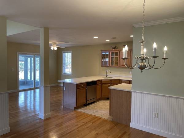 Bourne, MA 02532,2 Holly Hill Ct #2