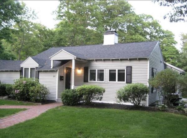 89 Colonel Hunt Dr, Abington, MA 02351