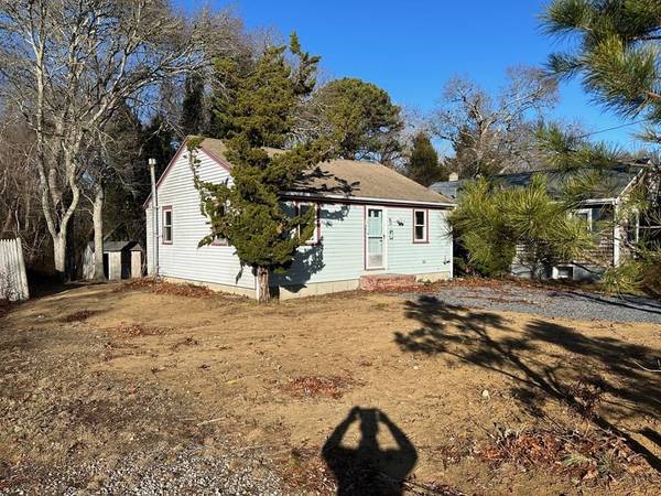 39 Circuit Road North, Yarmouth, MA 02673