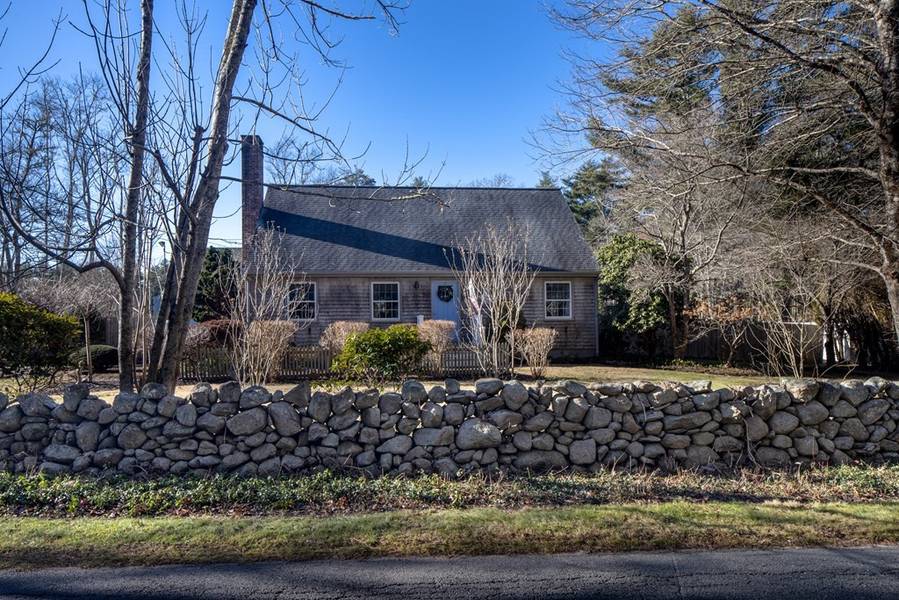 51 Long Plain Rd, Mattapoisett, MA 02739