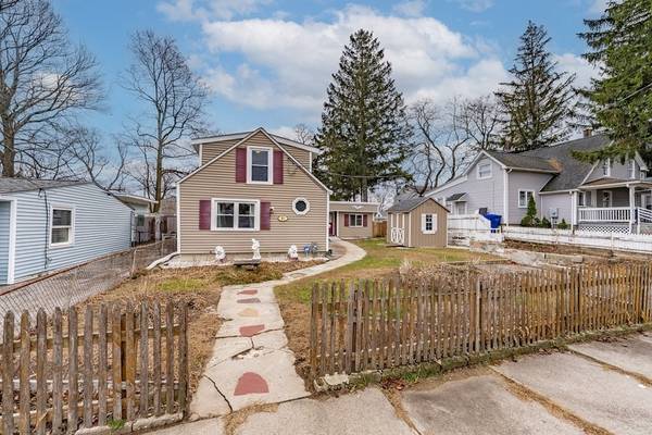 51 Littleton St, Springfield, MA 01104