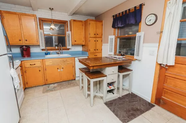Adams, MA 01220,2 Woods Dr