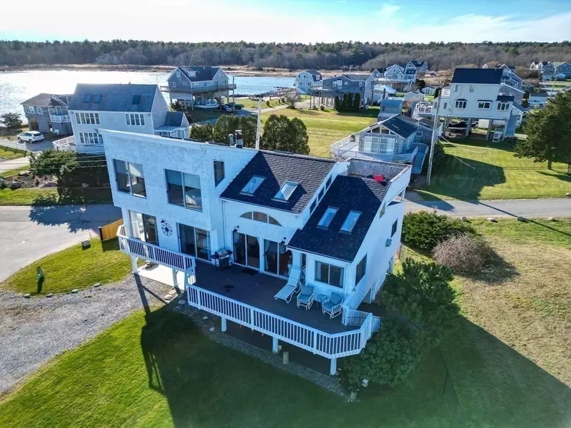 23 Shore Dr, Mattapoisett, MA 02739