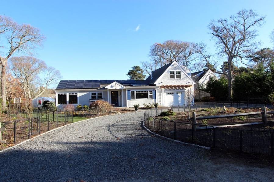 66 Chapel Ln, Brewster, MA 02631