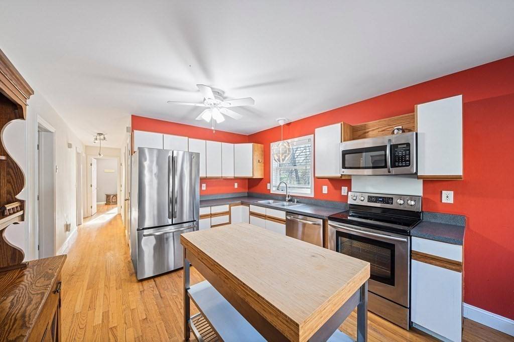 Plymouth, MA 02360,28 Burnside St