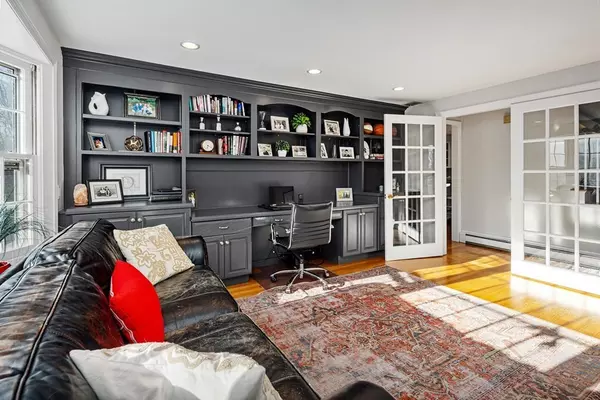 Hingham, MA 02043,5 Stonegate Lane