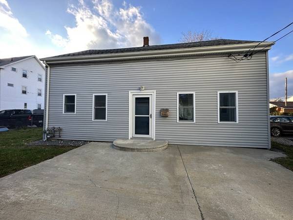 693 N Broadway, East Providence, RI 02914