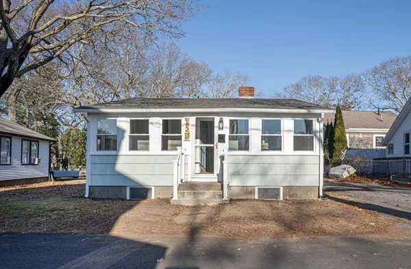 127 Pinehurst Dr, Wareham, MA 02571