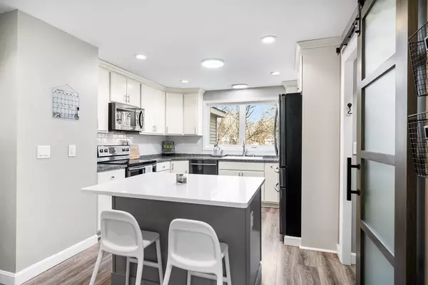 Northbridge, MA 01588,17 Keeler Rd