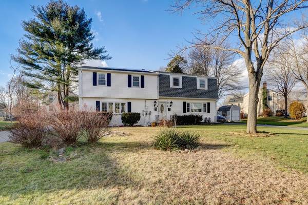 92 Surrey Dr #92, North Andover, MA 01845