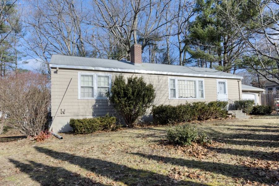 10 Oak Crest Rd, Holden, MA 01520