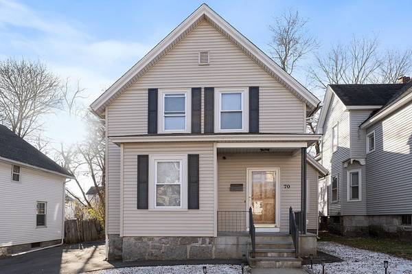 70 D St, Lowell, MA 01851