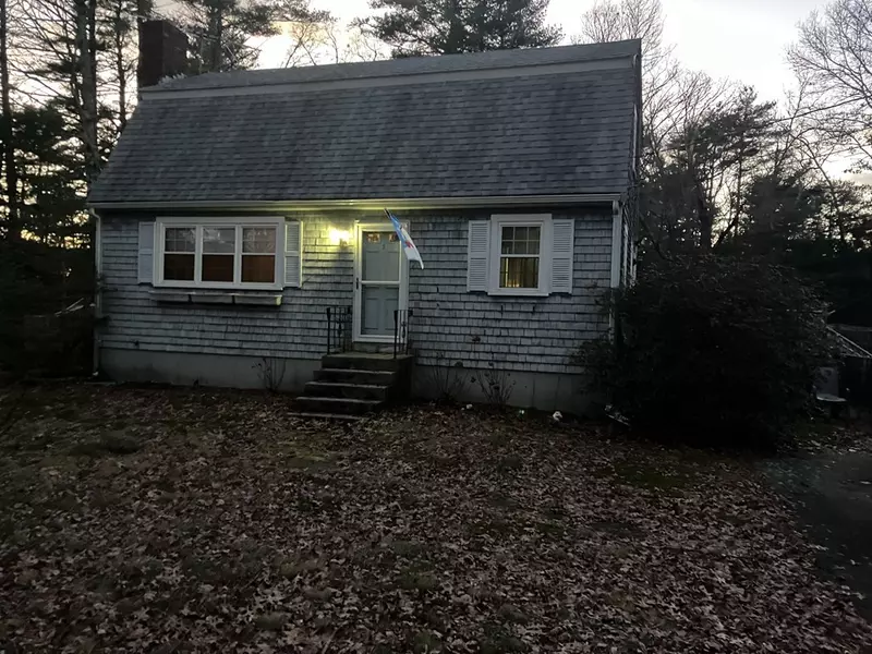 2 Murdock St, Carver, MA 02330