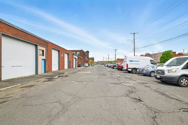 Holyoke, MA 01040,420 Race St