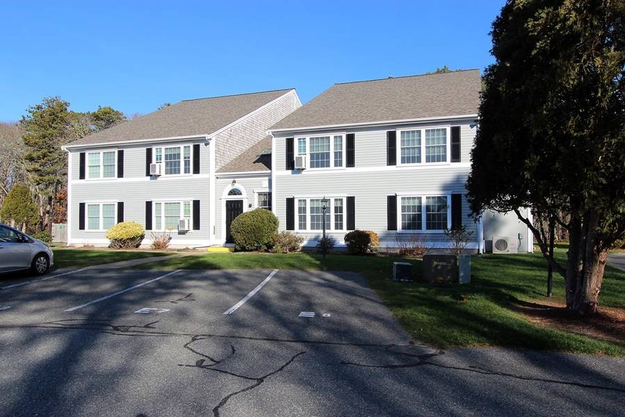 2 Englewood Dr #E2, Harwich, MA 02645