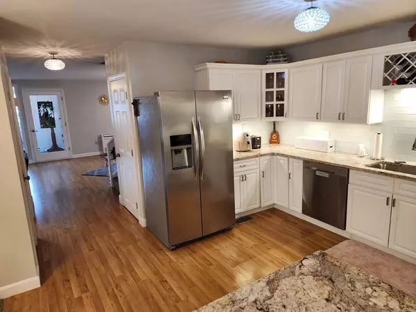 Uxbridge, MA 01569,89 E Hartford Ave #4B