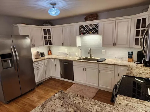 Uxbridge, MA 01569,89 E Hartford Ave #4B