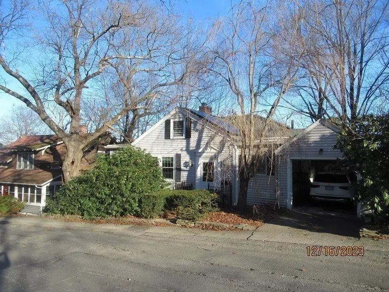 21 Hadwen Ln, Worcester, MA 01602