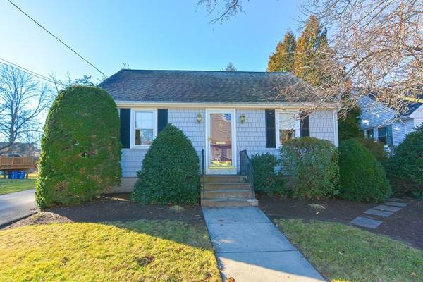 32 Edwards Ave, Seekonk, MA 02771