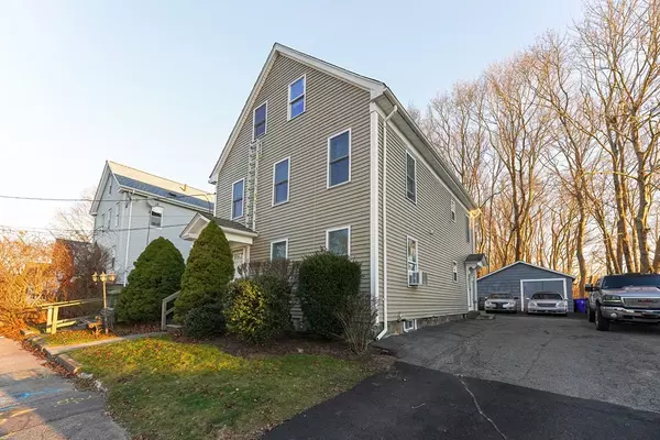 12 Beacon St, Taunton, MA 02780