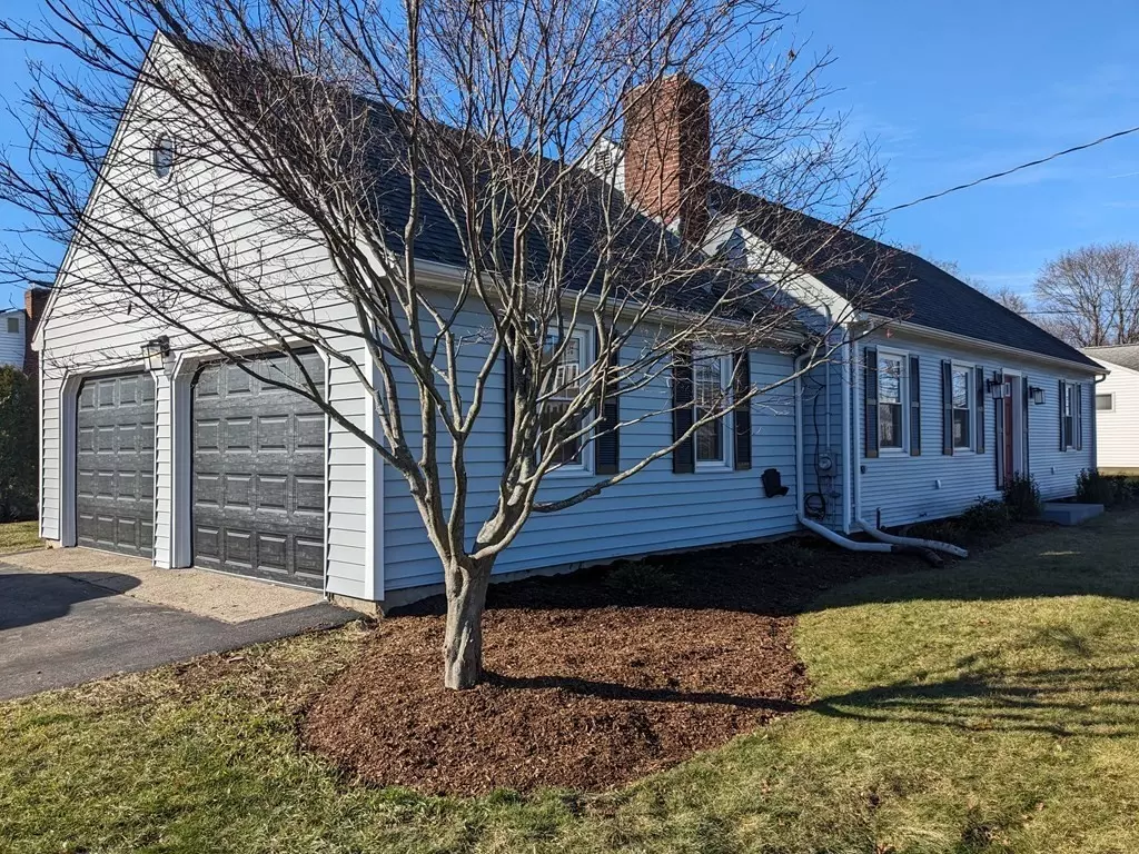 Seekonk, MA 02771,922 Newman Ave