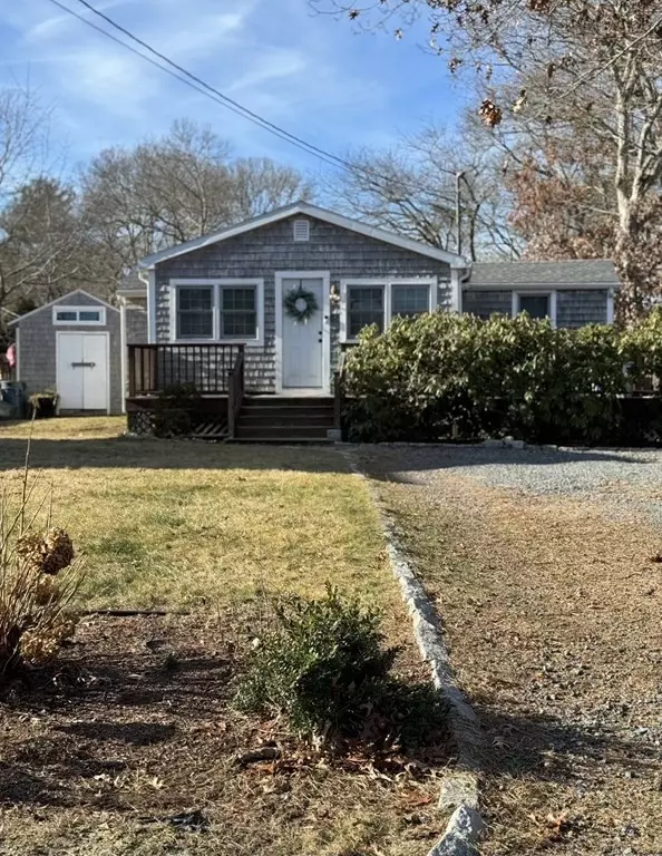 38 Agawam Lake Shore Dr, Wareham, MA 02571