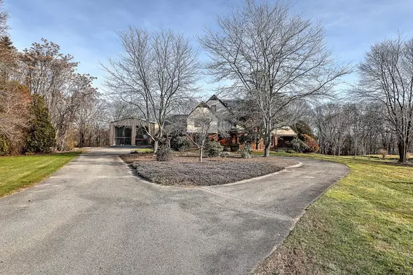 Cumberland, RI 02864,3037 Diamond Hill Rd