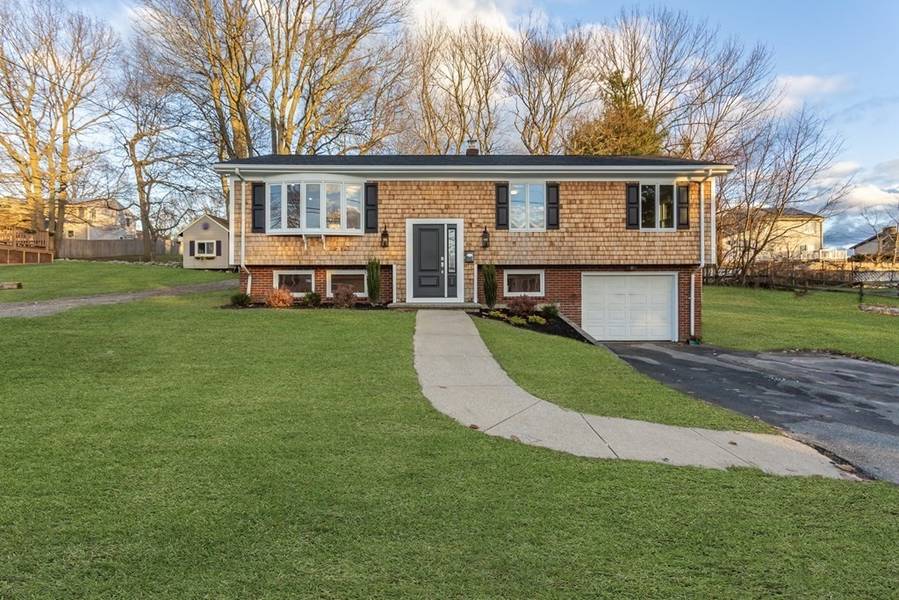 66 Brisbon Rd, Somerset, MA 02726