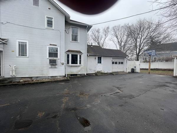 Northbridge, MA 01588,14 Cross St