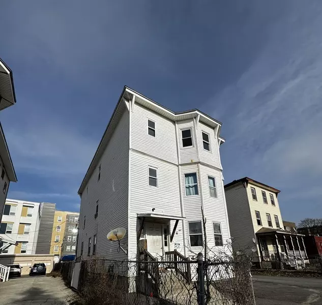 22 Jaques Ave, Worcester, MA 01610