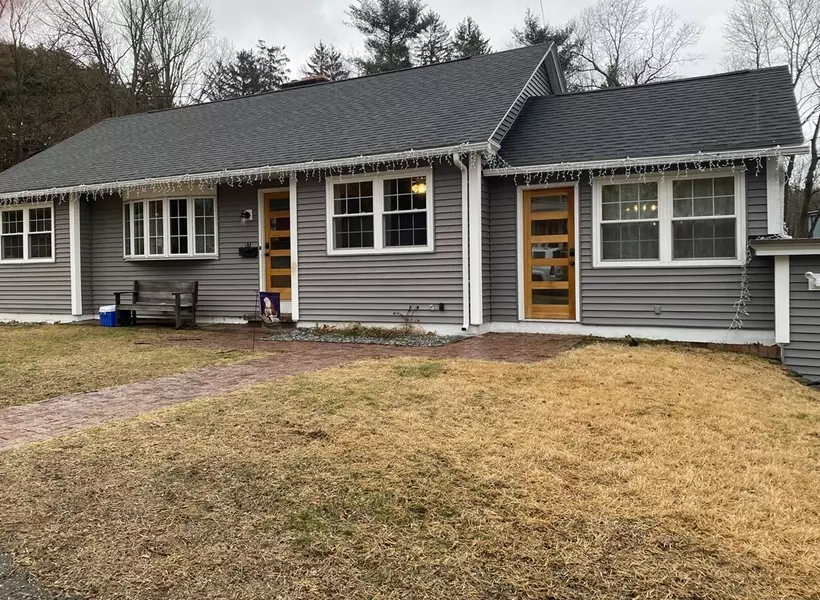 51 Squier St, Palmer, MA 01069