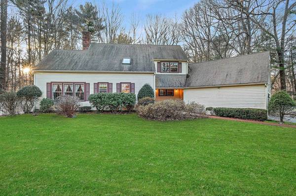 276 Old Farm Rd, Hanover, MA 02339