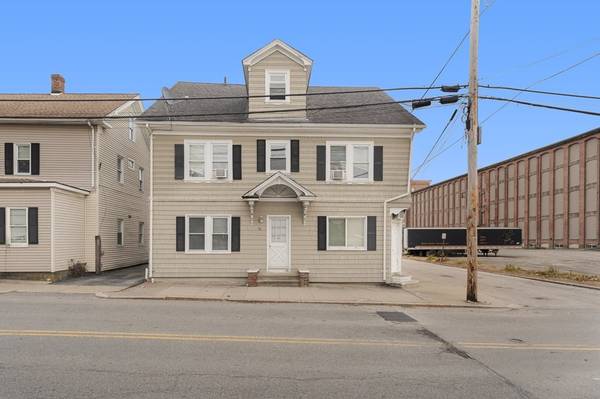 36 Fairmount St, Woonsocket, RI 02895