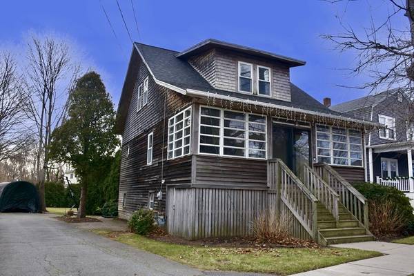 51 Elm Ave, Fairhaven, MA 02719