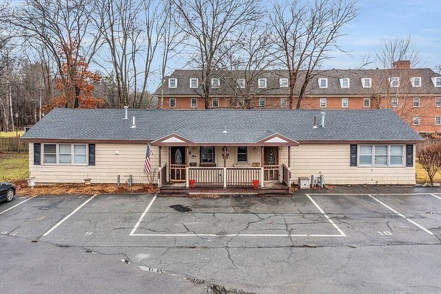 3 Pailet Dr #10, Chelmsford, MA 01863