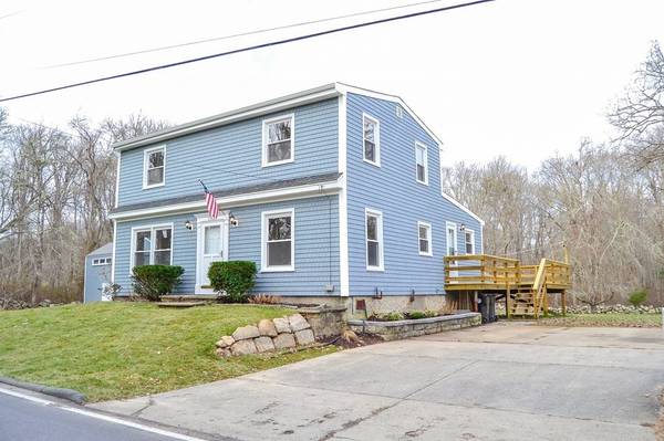 1031 Old Fall River Rd, Dartmouth, MA 02747