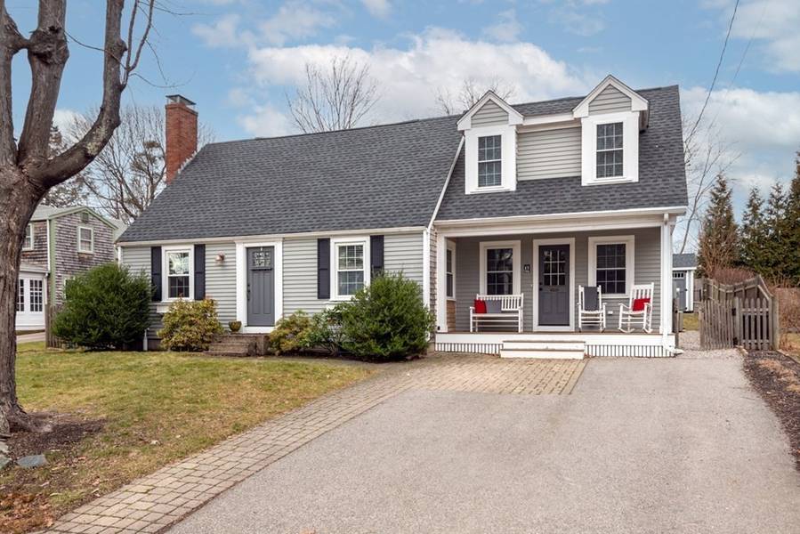 17 Sycamore Ln, Hingham, MA 02043