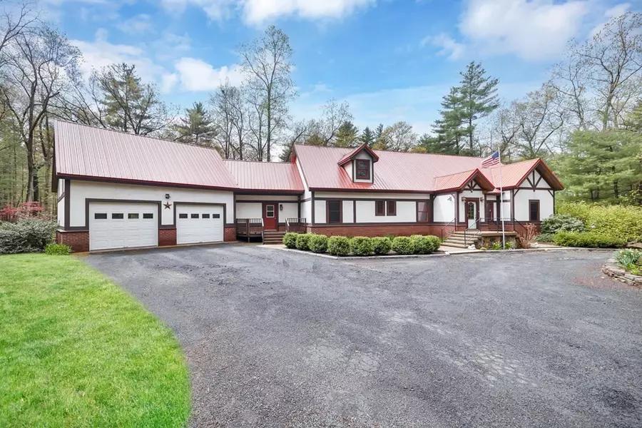 27 Country Lane, Palmer, MA 01069