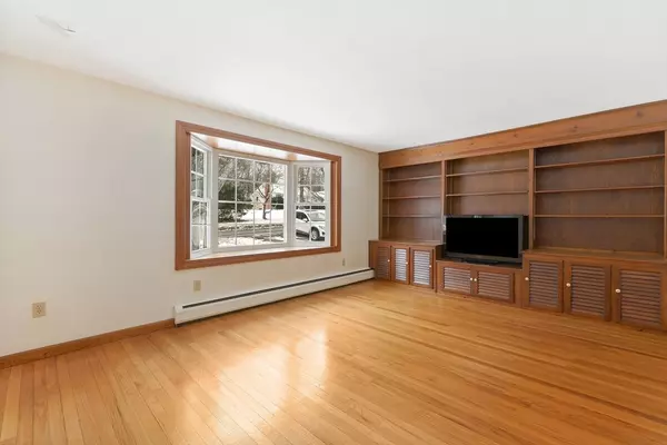 Southwick, MA 01077,279 S Longyard Rd