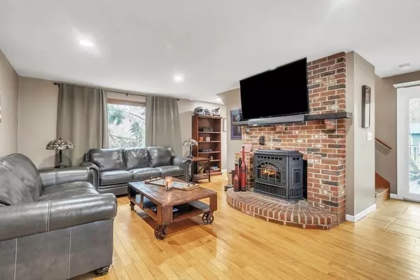 Southampton, MA 01073,8 Russellville Rd