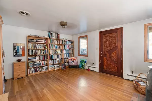 Plymouth, MA 02360,7 White Oak Dr