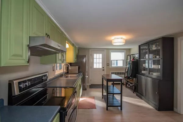 Andover, MA 01810,285 N Main St