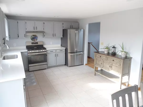 Bridgewater, MA 02324,10 Hubbard Lane