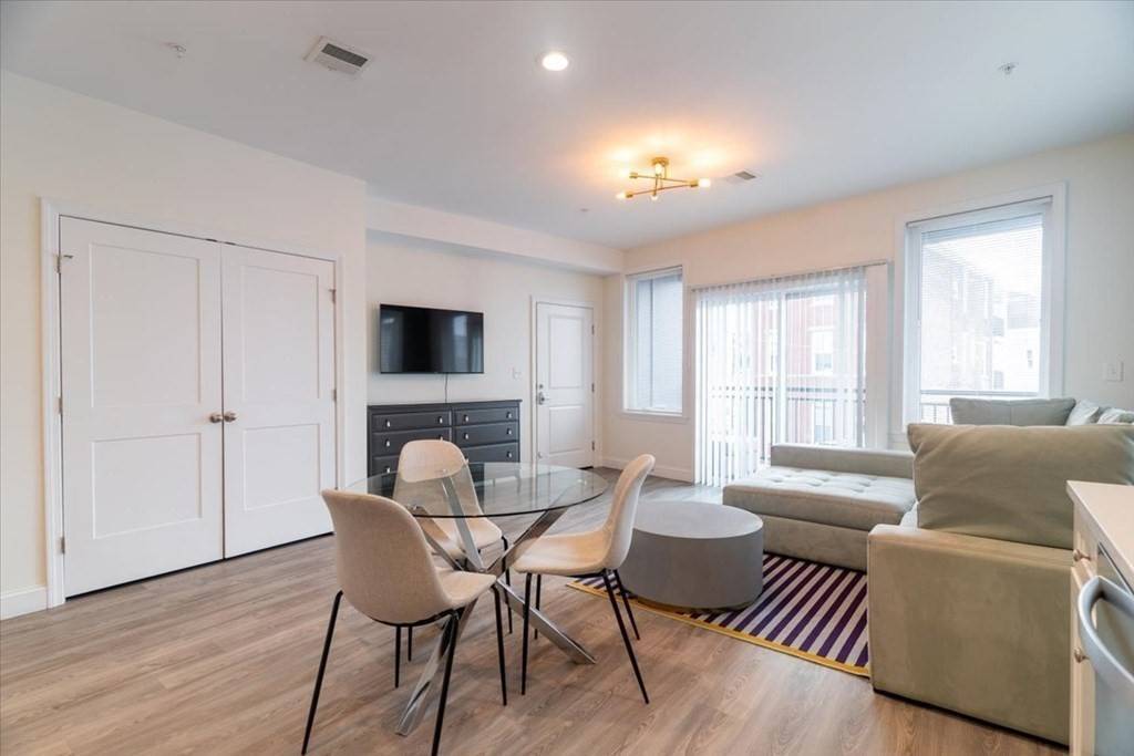 Boston, MA 02119,92 George St #101