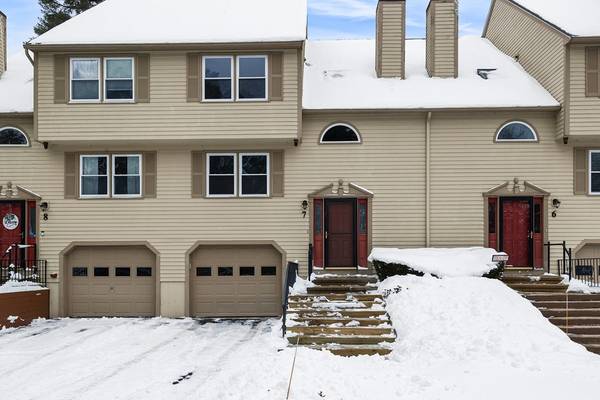 7 Melissa Ln #7, Oxford, MA 01540