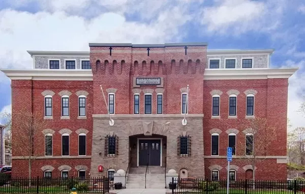 76 Court #8, Plymouth, MA 02360